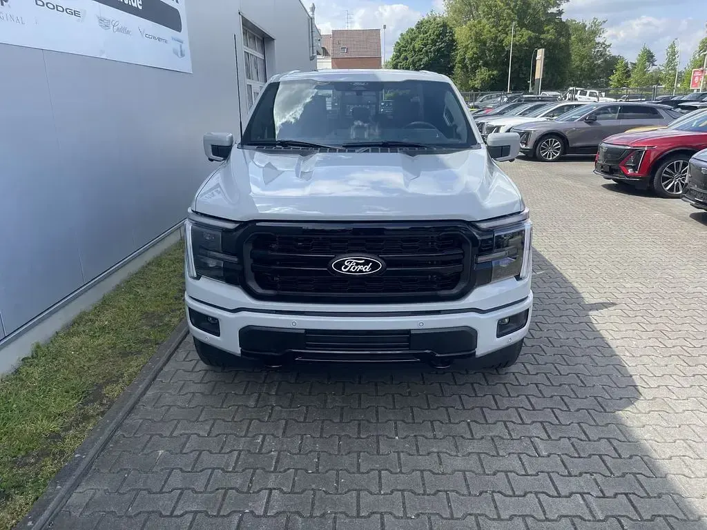 Neu Ford V8 Lariat 405 PS (297 kW) 2026 Grau SUV