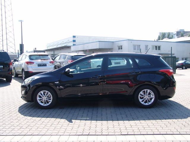 Gebraucht Hyundai i30 Edition 99 PS (72 kW) 2015 Schwarz metallic Kombi