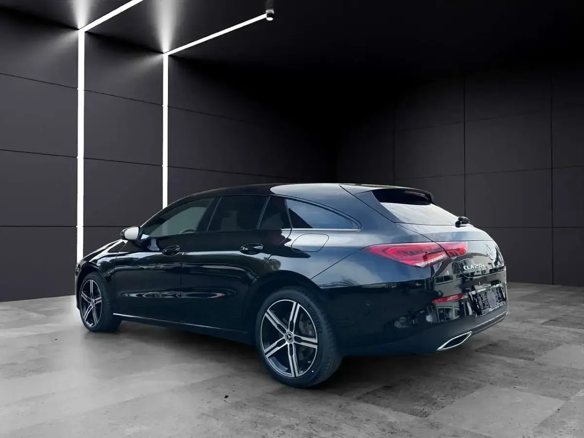 Gebraucht Mercedes CLA250e Progressive 160 PS (117 kW) 2023 Nachtschwarz Coupé