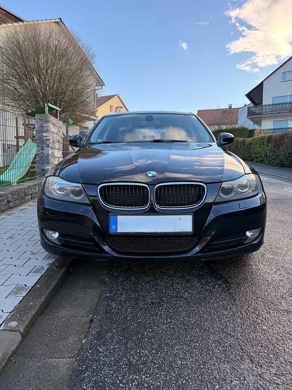 Gebraucht BMW 320 Performance 184 PS (135 kW) 2011 Schwarz Kombi