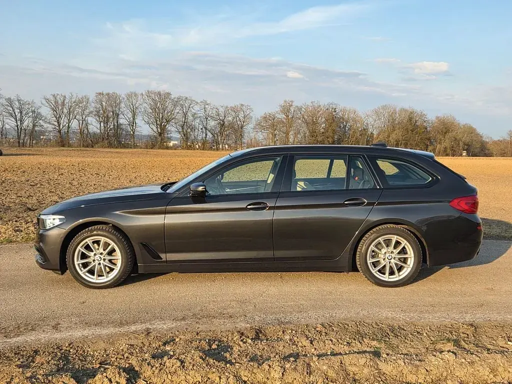 Gebraucht BMW 520 Performance 190 PS (139 kW) 2019 Schwarz Kombi