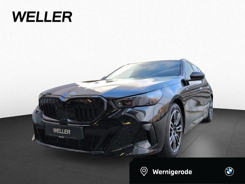 Black sapphire (schwarz) Gebraucht 2024 BMW 540 M Sport Kombi | 63.750 € (Fairer Preis) - Bild 1/4