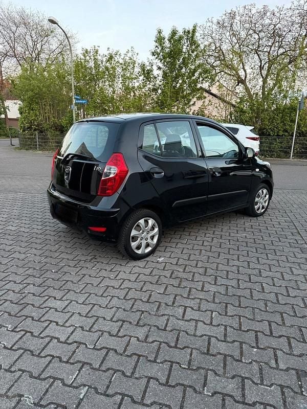 Gebraucht Hyundai i10 69 PS (50 kW) 2011 Schwarz Kleinwagen