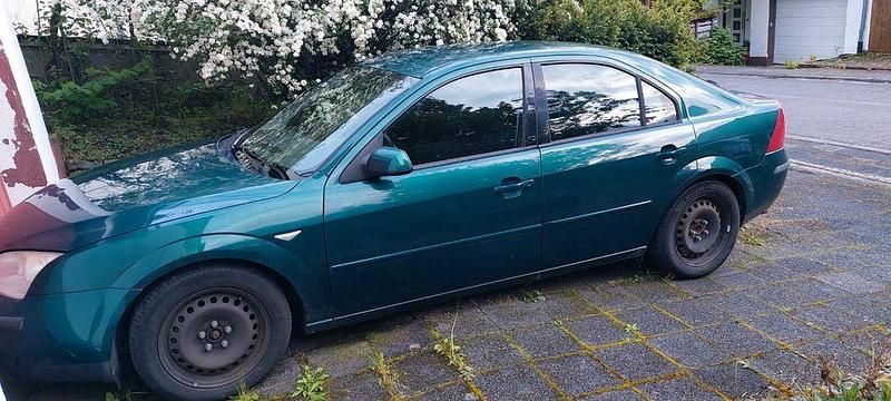 Grün Gebraucht 2001 Ford Mondeo Ambiente Limousine | 750 € (Fairer Preis) - Bild 1/4