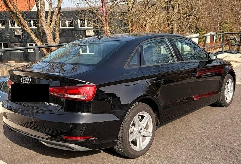 Gebraucht Audi A3 116 PS (85 kW) 2019 Schwarz Limousine