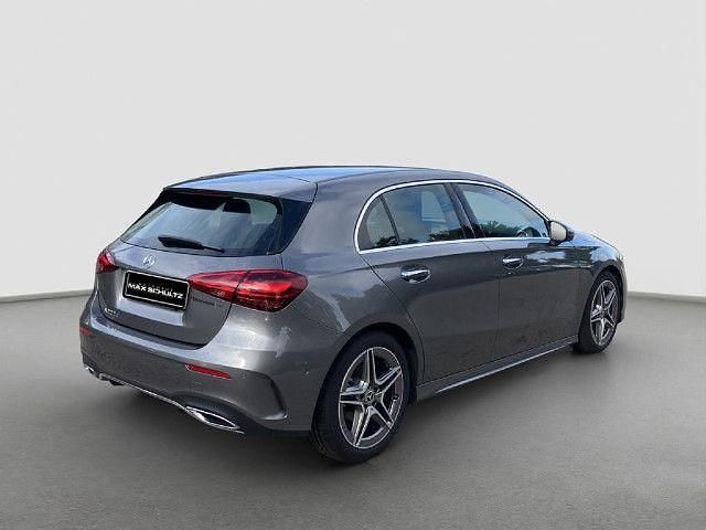 Grau Gebraucht 2024 Mercedes A200 AMG line Limousine | 32.900 € (Fairer Preis) - Bild 1/4