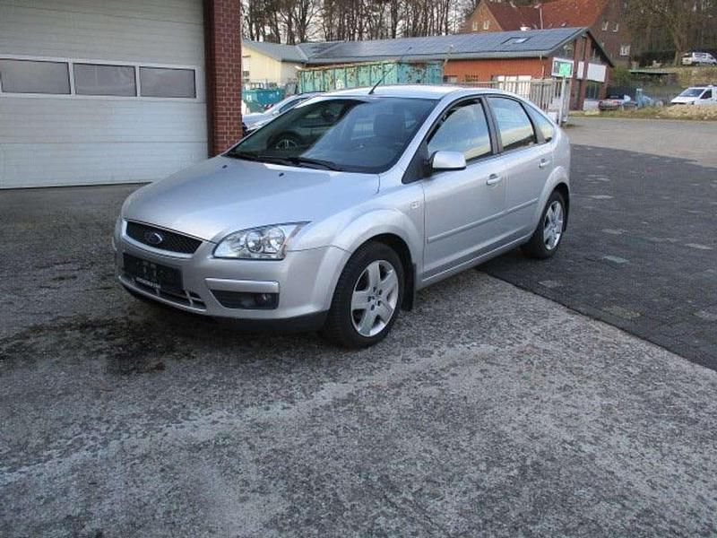 Gebraucht Ford Focus Ambiente 101 PS (74 kW) 2007 Silber Limousine