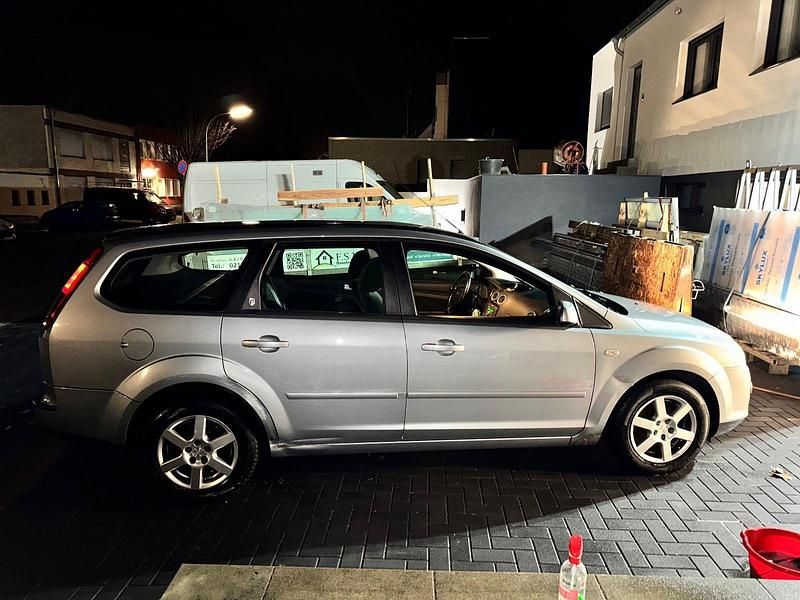 Gebraucht Ford Focus Ghia 116 PS (85 kW) 2005 Blau Kombi