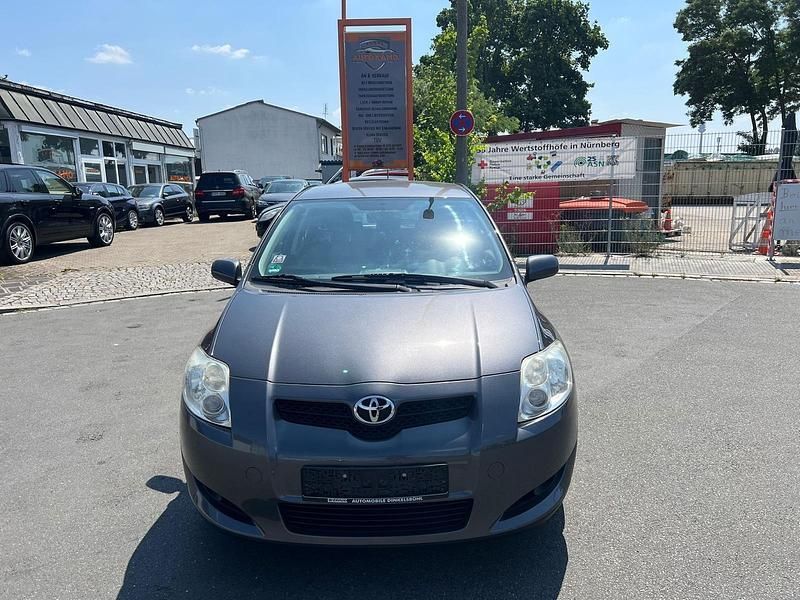 Grau Gebraucht 2008 Toyota Auris Limousine | 2.750 € (Fairer Preis) - Bild 1/4