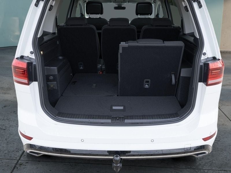 Gebraucht VW Touran R-line 150 PS (110 kW) 2024 Weiß Van / Kleinbus