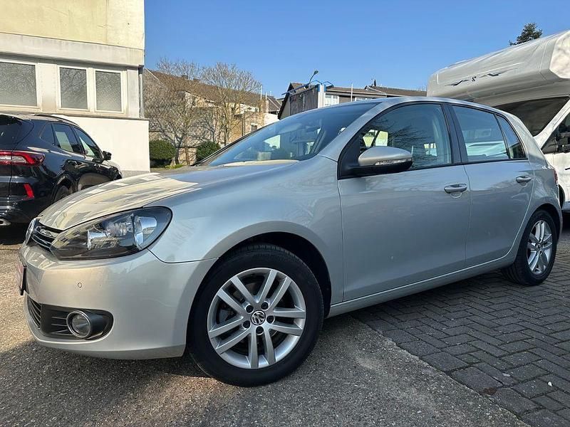 Gebraucht VW Golf VII Highline 105 PS (77 kW) 2012 Silber Limousine