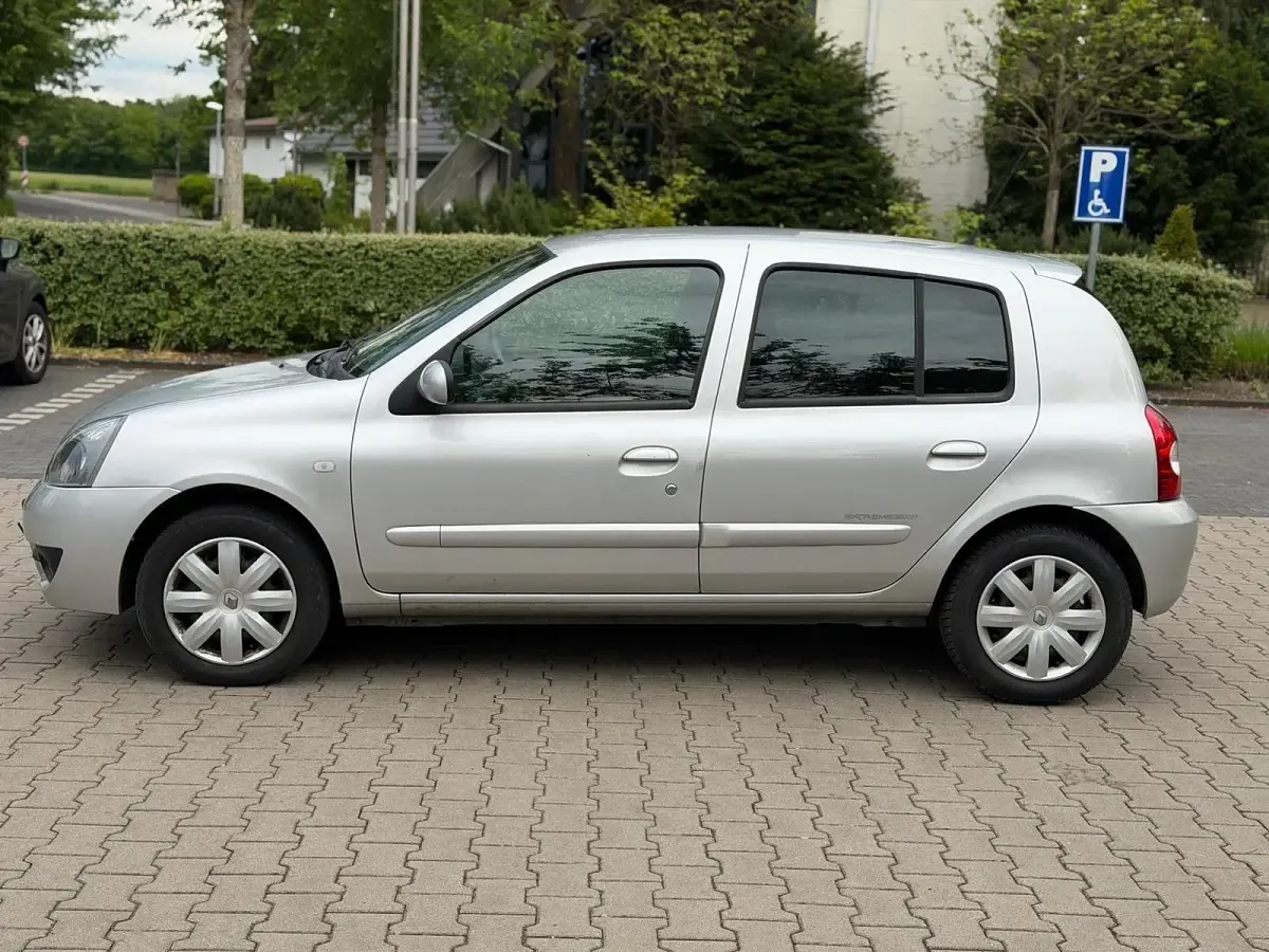 Gebraucht Renault Clio 75 PS (55 kW) 2008 Silber Kleinwagen