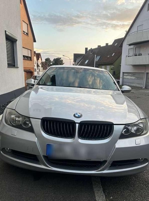 Gebraucht BMW 318 143 PS (105 kW) 2008 Grau Limousine