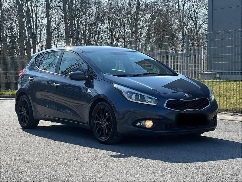 Gebraucht Kia Ceed 128 PS (94 kW) 2014 Braun Kleinwagen