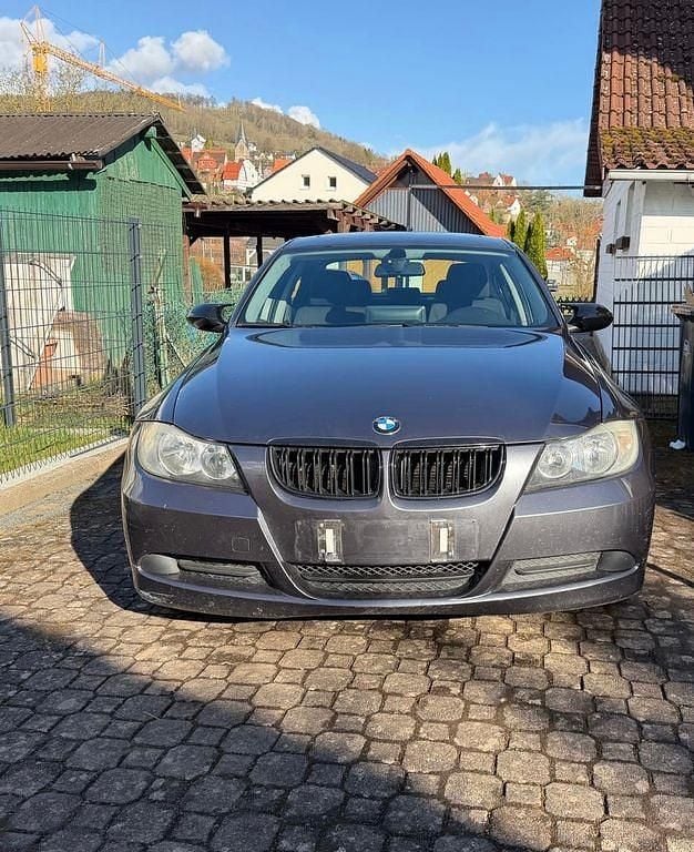 Gebraucht BMW 318 129 PS (94 kW) 2006 Grau Limousine