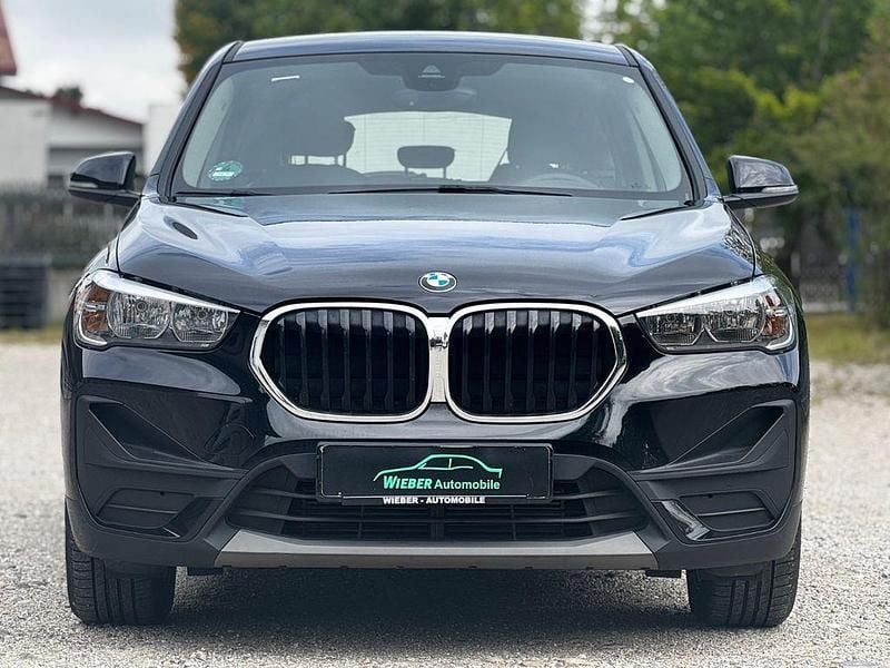 Schwarz Gebraucht 2020 BMW X1 Advantage SUV | 20.999 € (Superpreis) - Bild 1/4