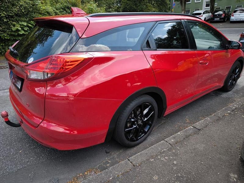Gebraucht Honda Civic Elegance 120 PS (88 kW) 2015 Rot Kombi