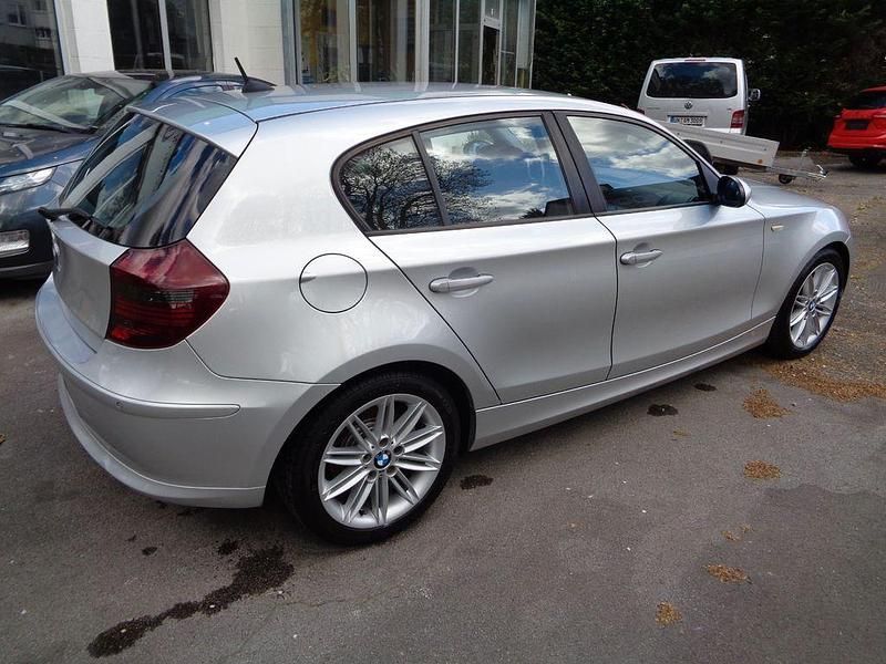 Second-hand BMW 118 143 CP (105 kW) 2009 Argintiu Hatchback