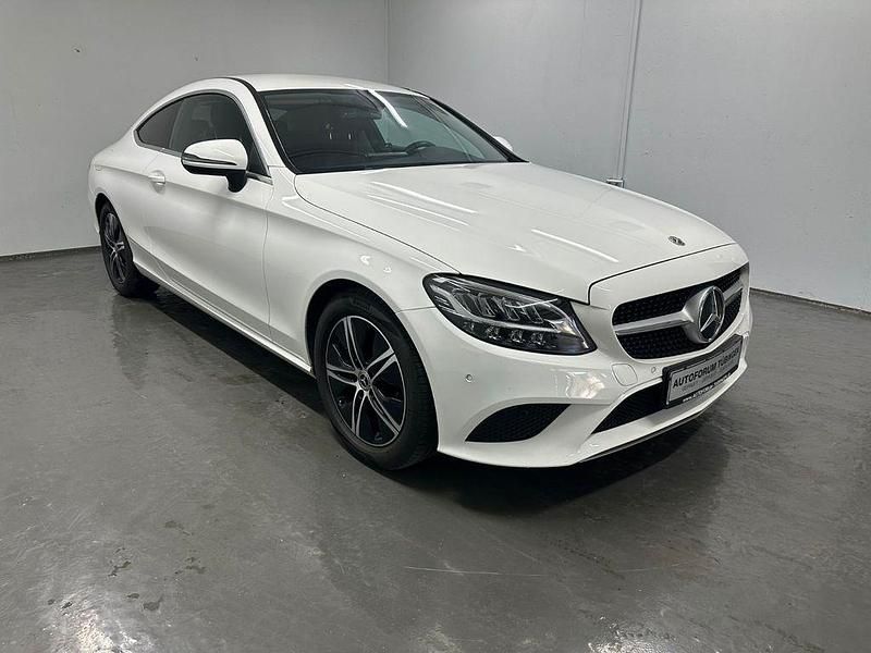Gebraucht Mercedes C220 194 PS (142 kW) 2022 Weiß Coupé