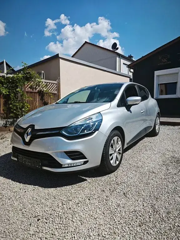 Gebraucht Renault Clio 73 PS (53 kW) 2017 Silber Limousine