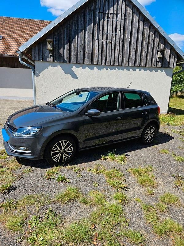 Grau Gebraucht 2016 VW Polo Allstar Kleinwagen | 11.100 € (Fairer Preis) - Bild 1/4