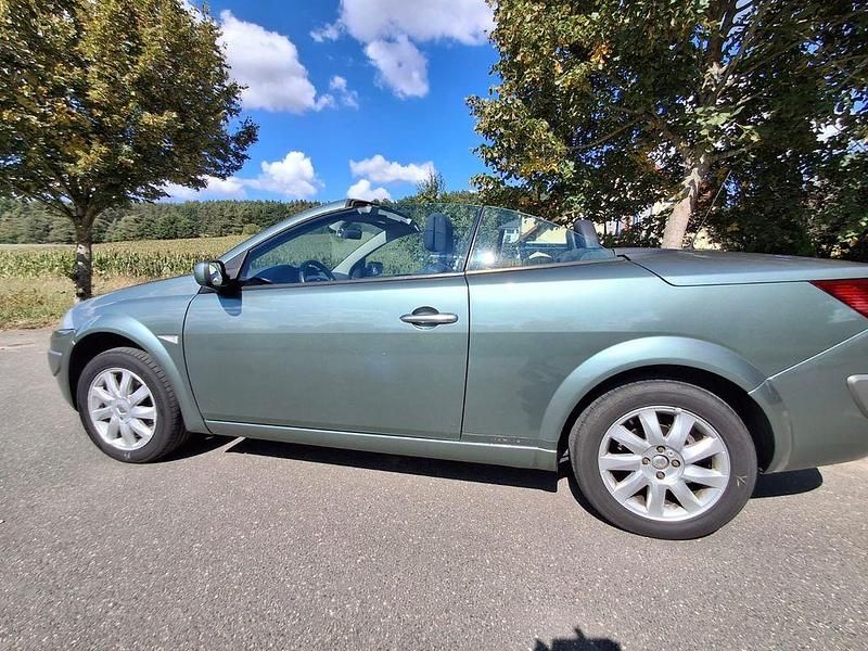 Grün Gebraucht 2007 Renault Mégane Cabriolet Cabrio | 3.480 € (Etwas zu teuer) - Bild 1/4