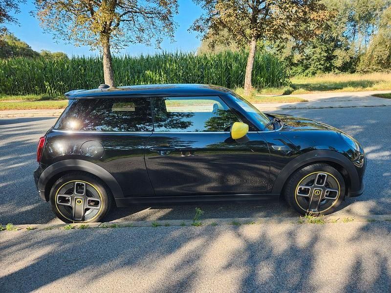 Gebraucht Mini Cooper SE 135 kW (184 PS) 2022 Schwarz Kleinwagen