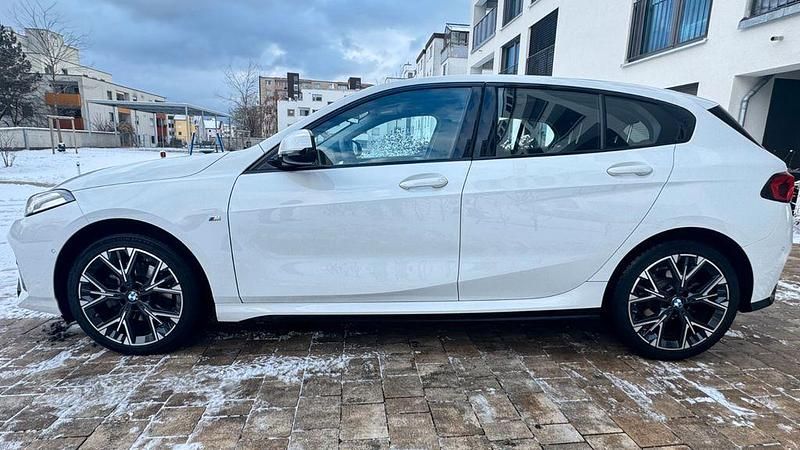 Gebraucht BMW 118 Sport Line 150 PS (110 kW) 2024 Weiß Kleinwagen