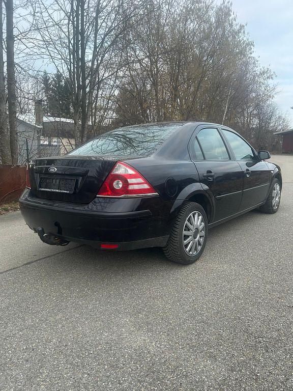 Gebraucht Ford Mondeo Ambiente 145 PS (106 kW) 2005 Schwarz Limousine