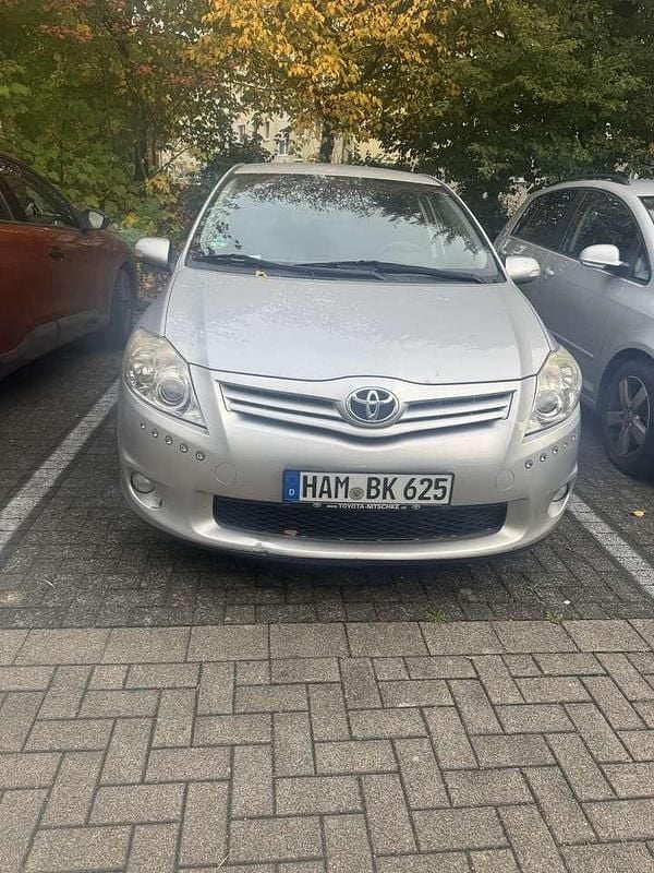 Gebraucht 2011 Toyota Auris Executive Limousine | 2.900 € (Guter Preis) - Bild 1/4