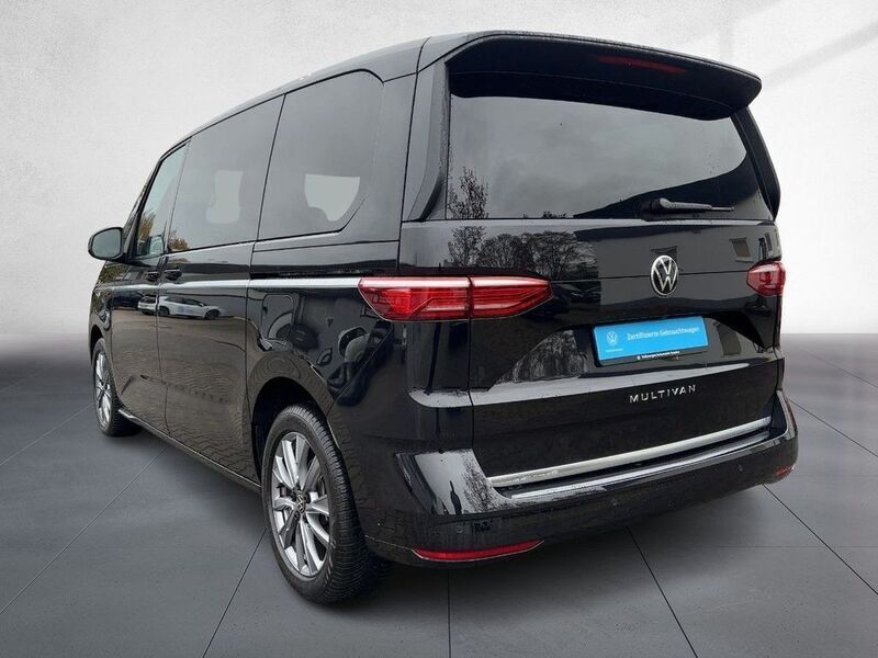 Gebraucht VW T7 Style 150 PS (110 kW) 2023 Schwarz Van