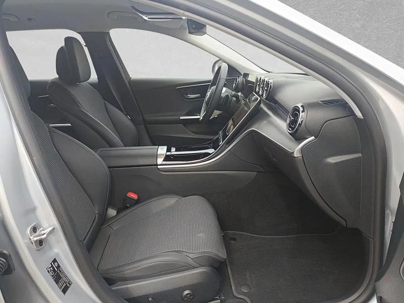 Gebraucht Mercedes C200 Avantgarde 204 PS (150 kW) 2023 Silber Limousine