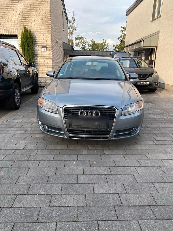 Grau Gebraucht 2005 Audi A4 Limousine | 2.200 € (Guter Preis) - Bild 1/4