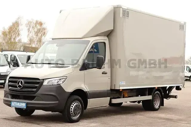 Gebraucht Mercedes Sprinter 163 PS (119 kW) 2020 Steingrau Van