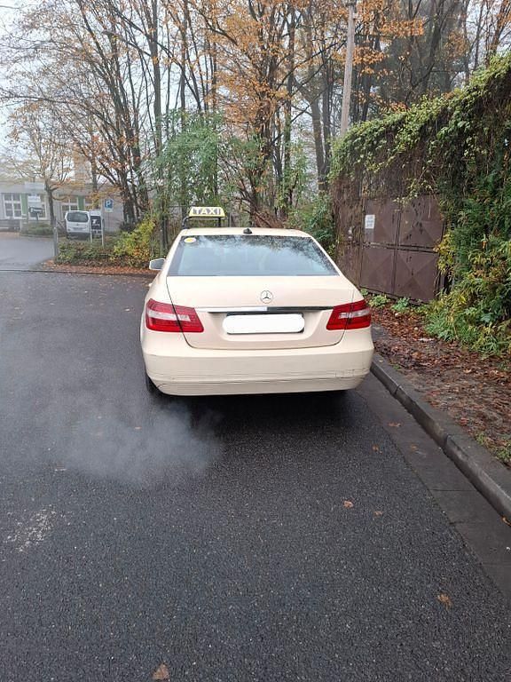 Gebraucht Mercedes E200 Elegance 136 PS (100 kW) 2011 Limousine