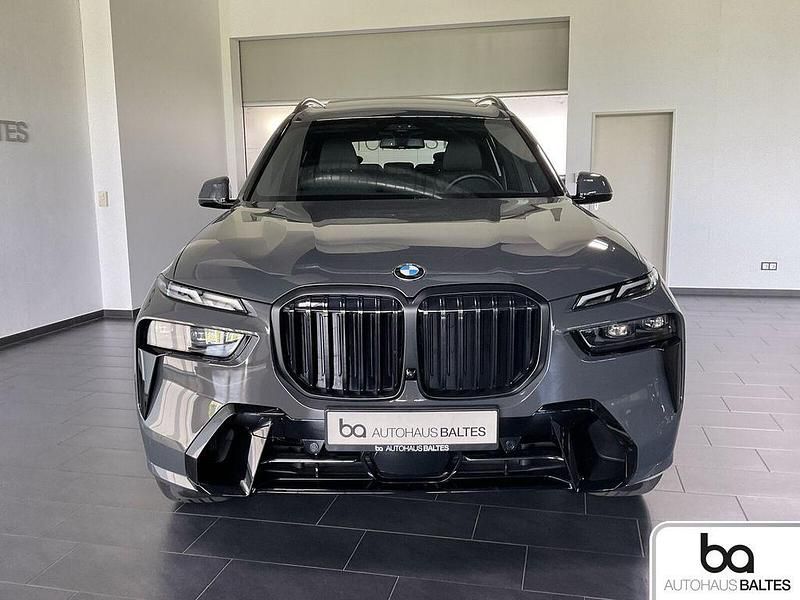 Gebraucht BMW X7 M Sport 352 PS (258 kW) 2025 Dravitgrau met. SUV