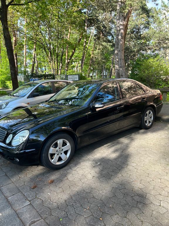 Gebraucht Mercedes E200 Classic 122 PS (89 kW) 2006 Schwarz Limousine