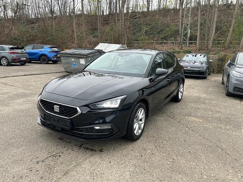 Gebraucht Seat Leon Style 131 PS (96 kW) 2022 Mitternachtsschwarz Limousine