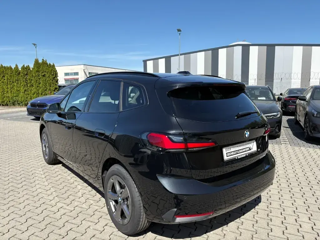 Gebraucht BMW 220 Active Tourer 170 PS (125 kW) 2025 Schwarz Van / Kleinbus