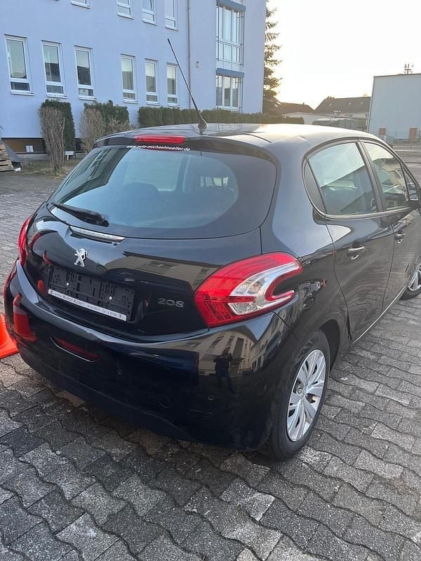 Gebraucht Peugeot 208 69 PS (50 kW) 2015 Schwarz Kleinwagen