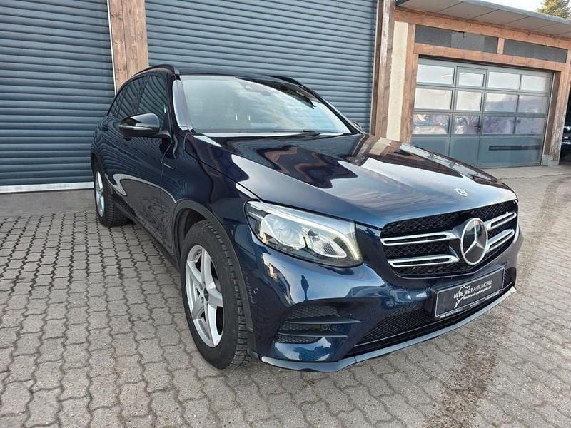 Blau Gebraucht 2018 Mercedes GLC250 AMG line SUV | 24.490 € (Guter Preis) - Bild 1/4