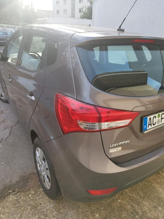 Braun Gebraucht 2012 Hyundai ix20 Edition Kleinwagen | 6.250 € (Fairer Preis) - Bild 1/4