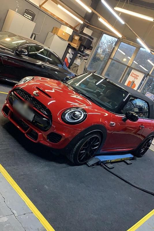 Rot Gebraucht 2021 Mini John Cooper Works Cabriolet Cabrio | 33.200 € (Fairer Preis) - Bild 1/4