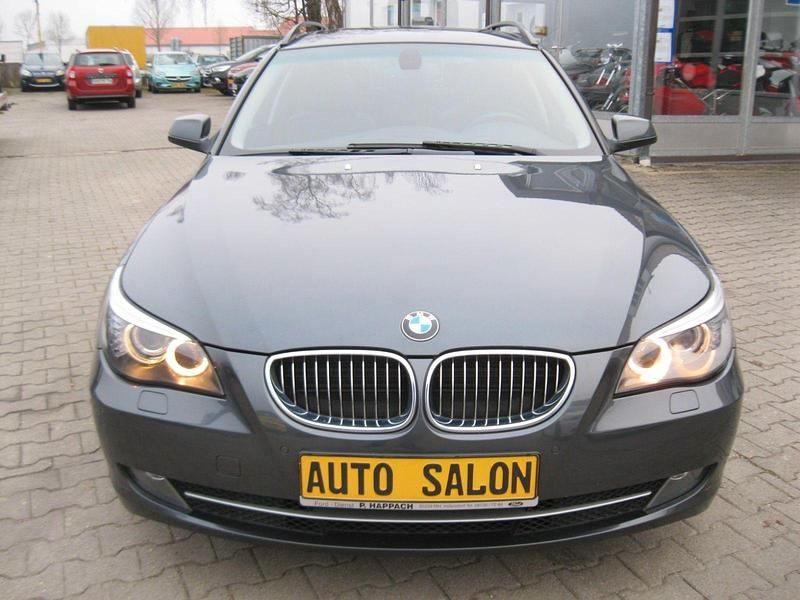 Gebraucht BMW 523 Exclusive 190 PS (139 kW) 2009 Grau Kombi