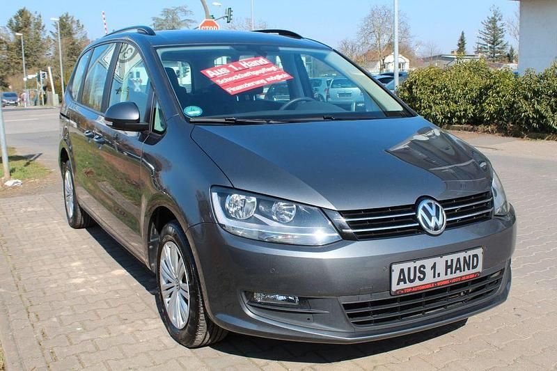 Grau Gebraucht 2017 VW Sharan Trendline Van / Kleinbus | 19.790 € (Guter Preis) - Bild 1/4