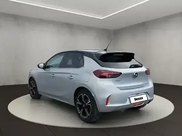 Używany Opel Corsa Elegance 101 KM (74 kW) 2022 Srebrny Hatchback