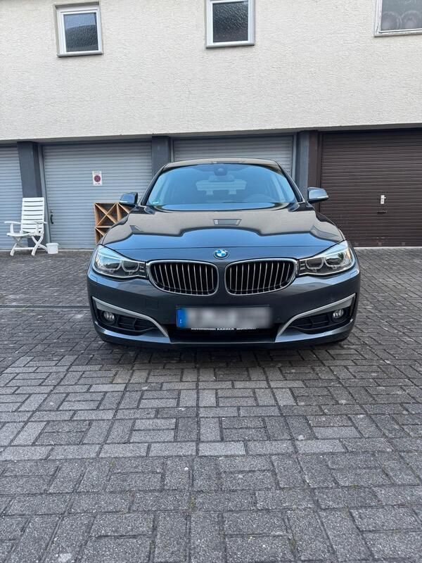 Grau Gebraucht 2014 BMW 320 Sport Line Limousine | 11.999 € (Guter Preis) - Bild 1/4