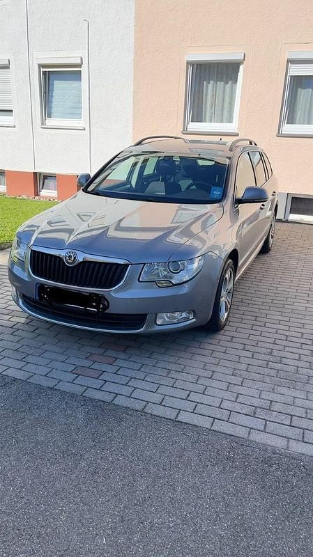 Gebraucht Skoda Superb 140 PS (102 kW) 2013 Silber Kombi