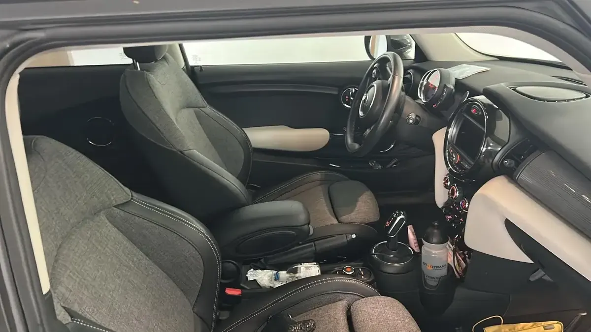 Usado Mini Cooper 136 HP (100 kW) 2018 Prateado Citadino