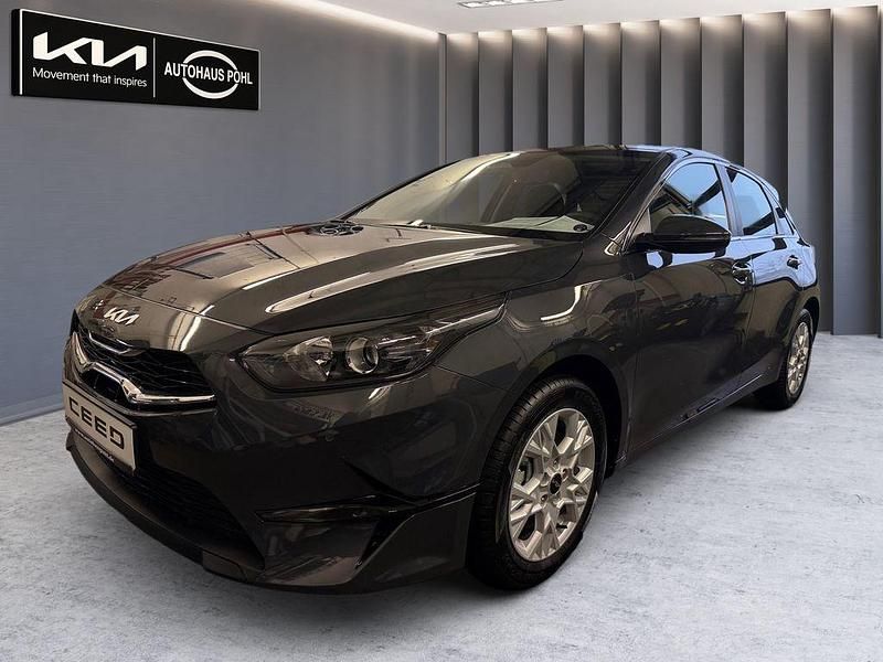 Neu Kia Ceed 101 PS (74 kW) 2025 Grau Kleinwagen